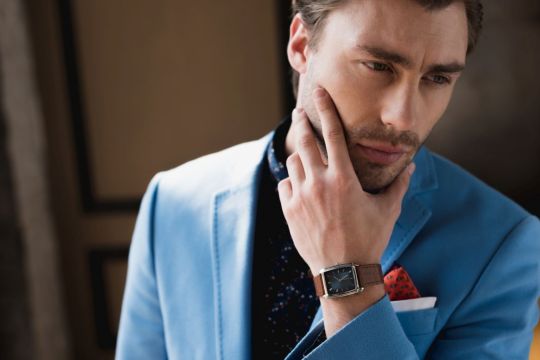 Eleganckie zegarki męskie do 1000 zł – polecamy top modele